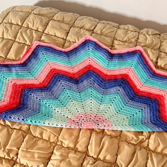 🆕 Starburst Crochet Baby Blanket - Picture 2 of 5